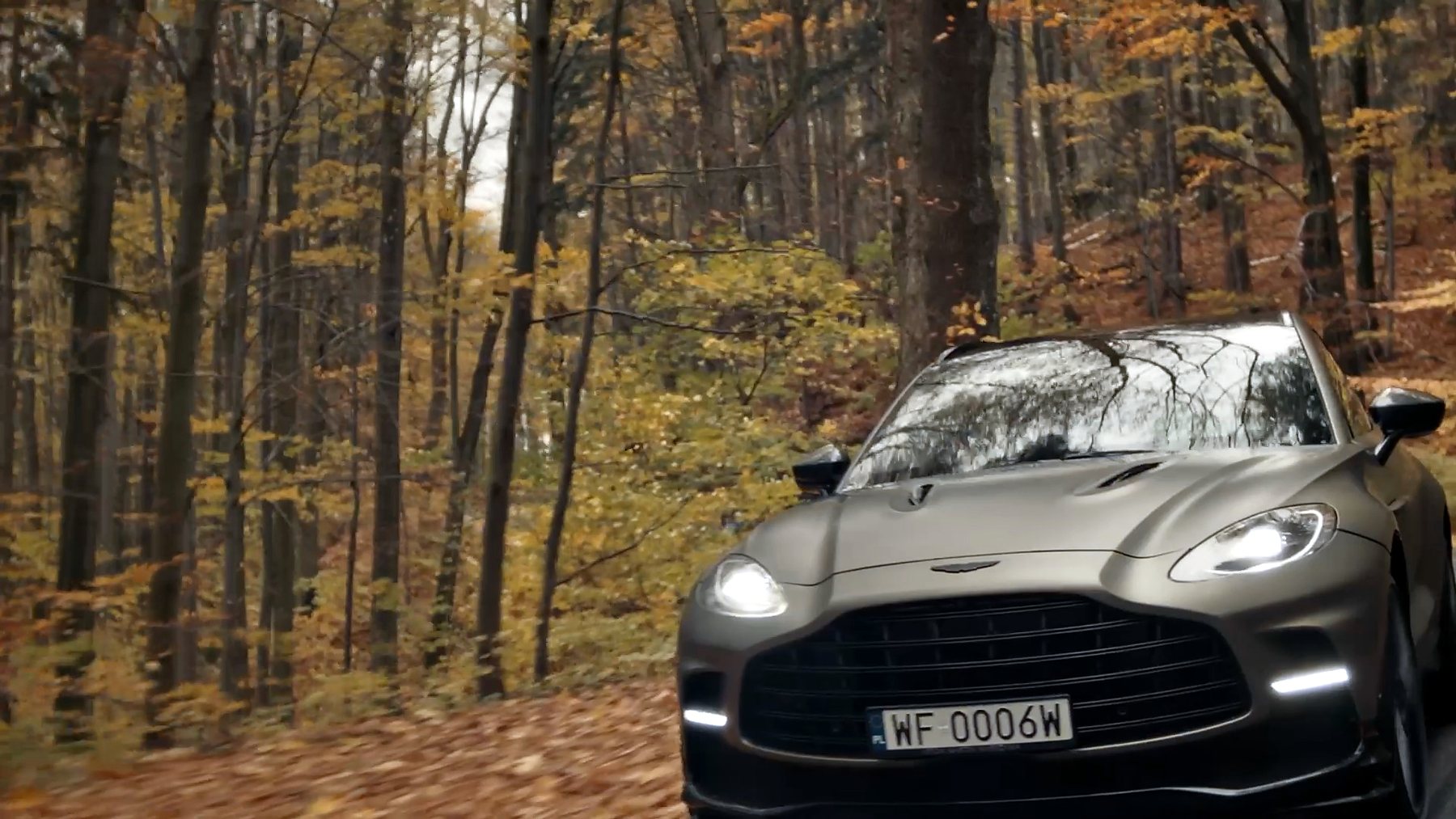 ASTON MARTIN x DBX707